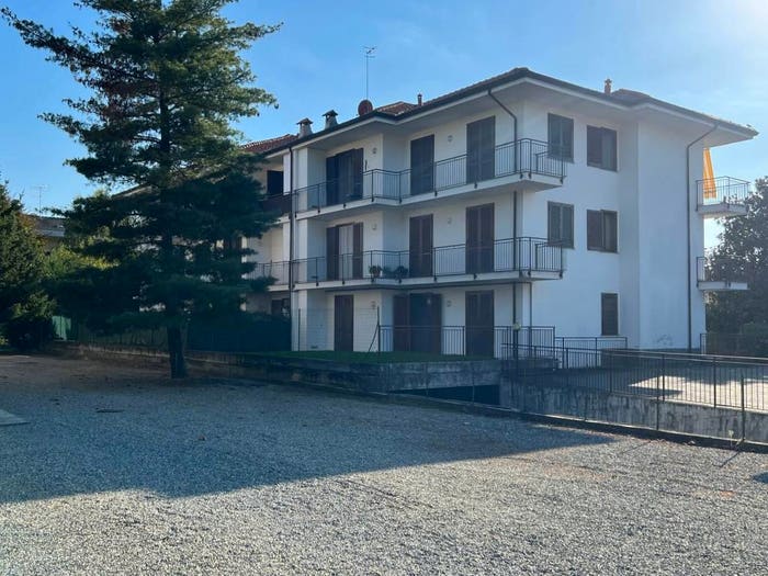 Appartamento quadrilocale in vendita in Viale Guglielmo Marconi, Centro, Romano Canavese