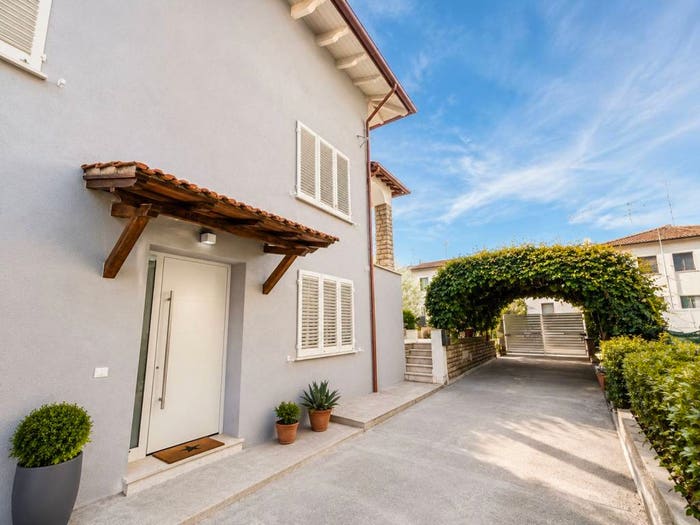 Appartamento quadrilocale in vendita in Via Francesco Petrarca, Centro, Fucecchio
