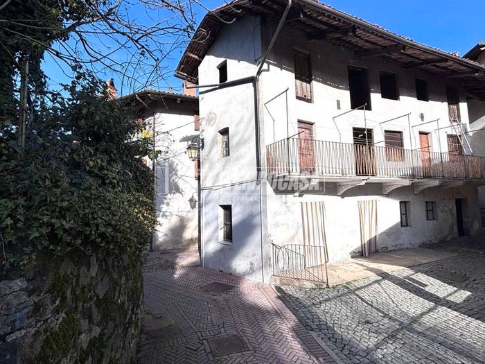 Casa con 5 locali in vendita in Via San Grato, Centro, Pavone Canavese