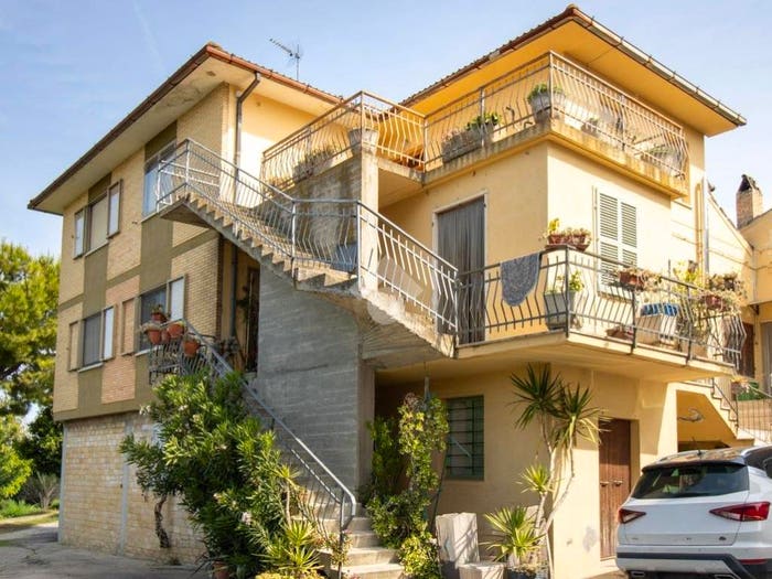 Casa con 5 locali in vendita in Contrada Chiesanuova, Monterubbiano