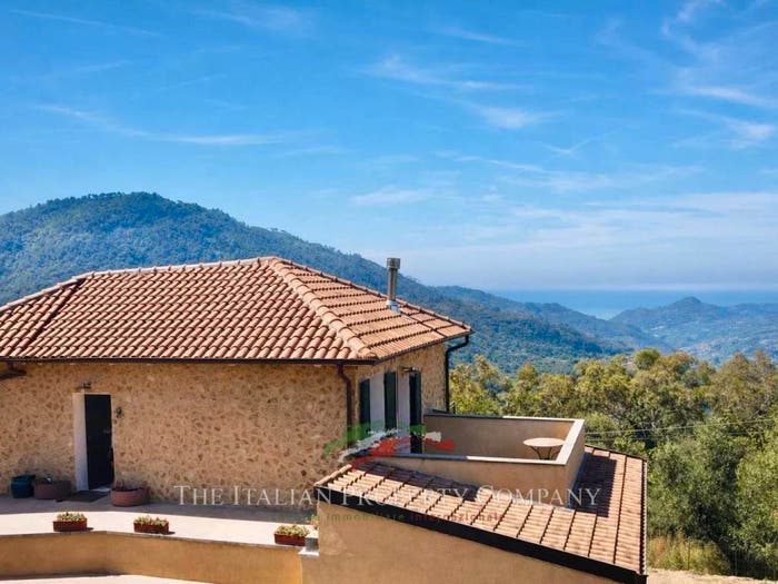 Casa quadrilocale in vendita in Piazza Mons Antonio Rossi Perinaldo IM, Perinaldo