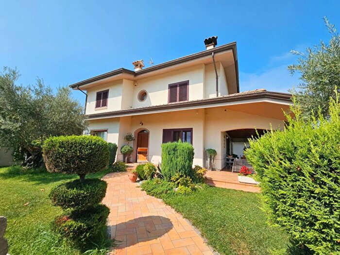 Casa con 12 locali in vendita in Forli'