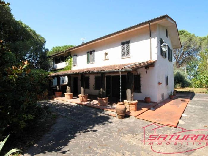 Casa con 6 locali in vendita in Via S Piero, Montecarlo