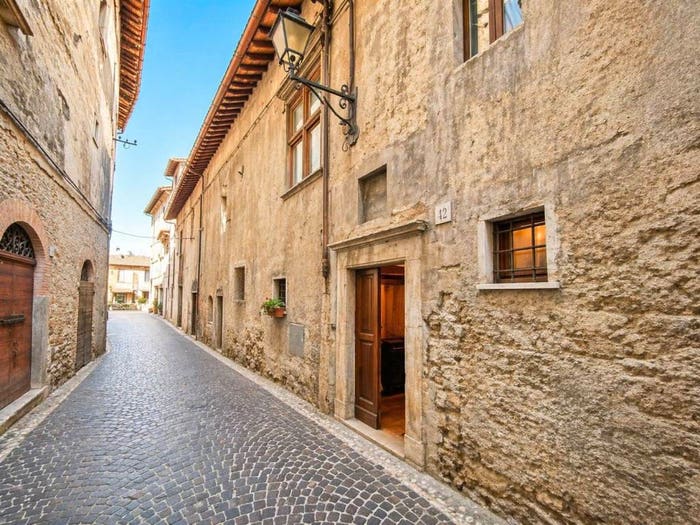 Appartamento trilocale in vendita in Via Porta Maggiore, Toffia