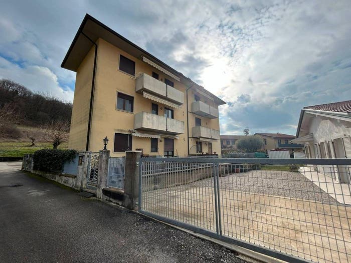 Appartamento trilocale in vendita in Via Capovilla, Centro, Castelgomberto