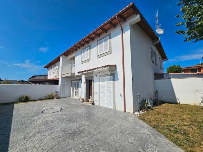 Casa quadrilocale in vendita in Via Ugo Foscolo, Spadellata Cinque Miglia, Anzio
