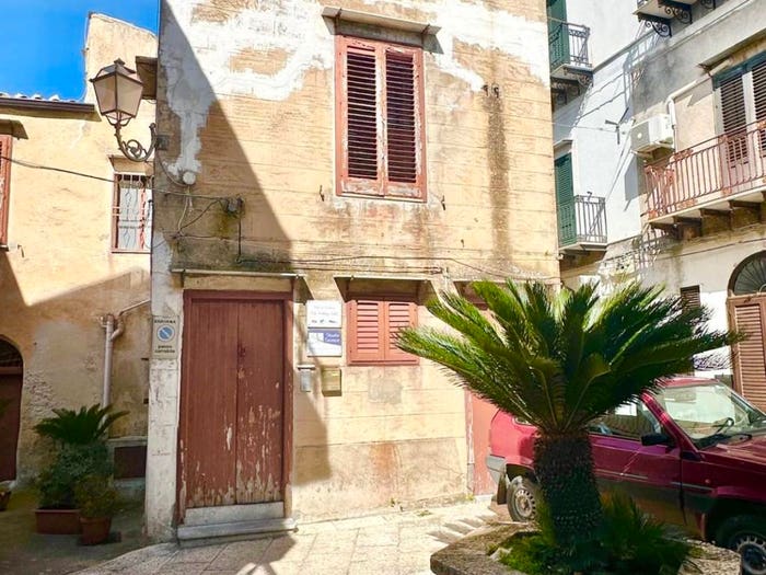 Casa con 6 locali in vendita in Via Chiesa Madre, Giuliana