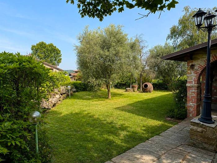 Casa con 6 locali in vendita in Piozzano