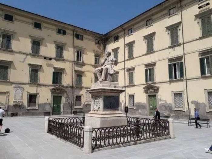 Appartamento quadrilocale in vendita in Piazza Guerrazzi, Via Grande Piazza della Repubblica, Livorno