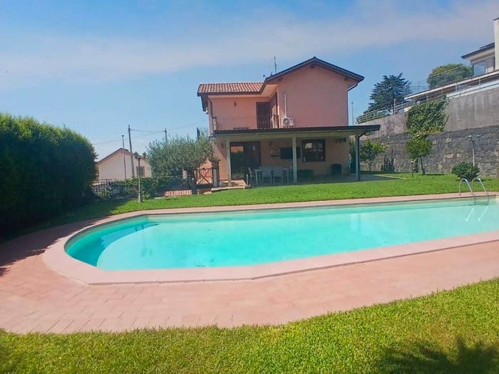 Casa con 6 locali in vendita in Via delle Margherite, Centro, Mascalucia