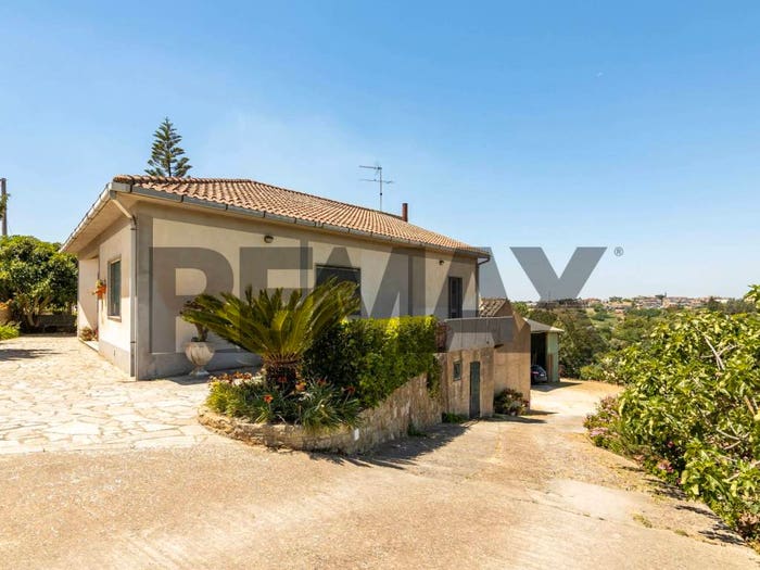 Casa con 6 locali in vendita in Via Rosario Pitrelli, Caltagirone
