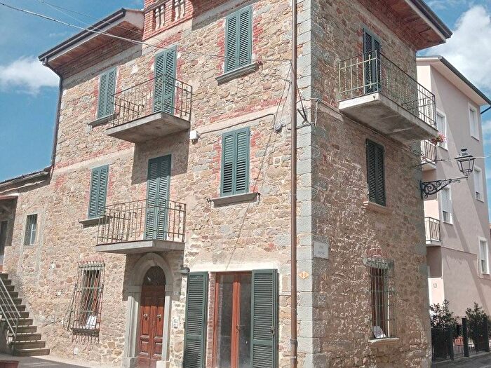Casa con 6 locali in vendita in Piazza San Martino, Borghetto, Tuoro sul Trasimeno