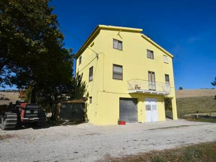 Casa con 6 locali in vendita in Via Boffo No Number, Carassai