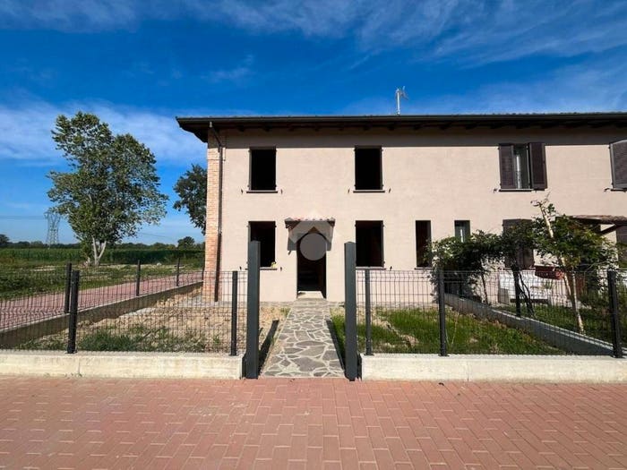 Casa quadrilocale in vendita in ponte Riglio, Cadeo