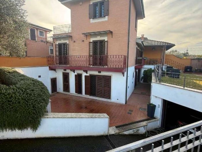 Casa con 6 locali in vendita in via aurelio millos, Vallerano, Roma