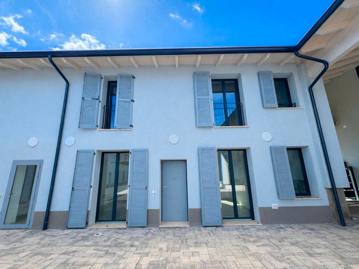 Appartamento trilocale in vendita in Via Maggio, Centro, Castrezzato