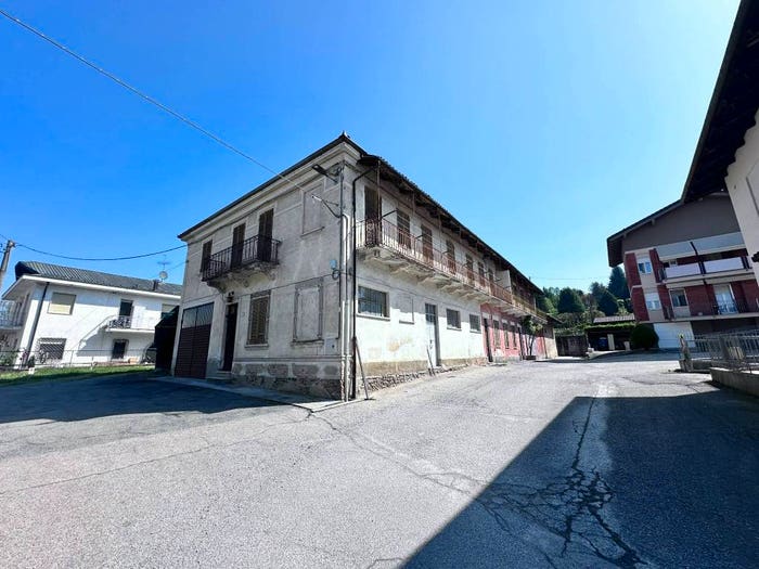 Casa con 5 locali in vendita in Via Camillo Benso di Cavour, Gallo, Grinzane Cavour