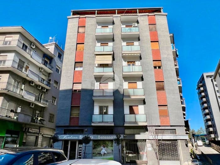 Appartamento trilocale in vendita in Via Nicola Serra, Centro, Cosenza