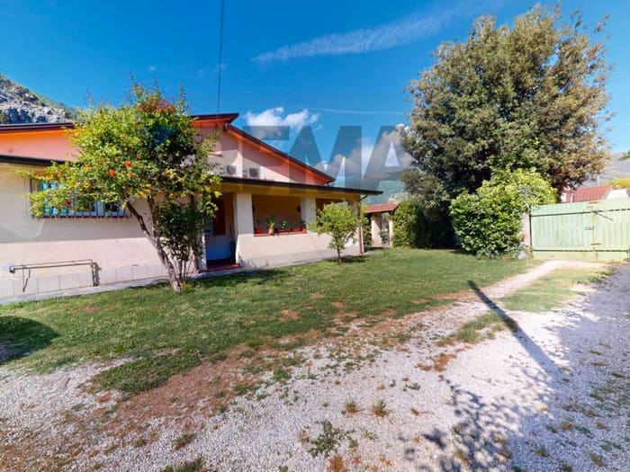 Casa con 6 locali in vendita in Vicolo della Cava, Camaiore Paese, Camaiore