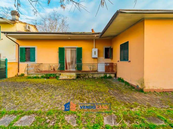 Appartamento con 6 locali in vendita in Via Como, Ronchi Poveromo, Massa