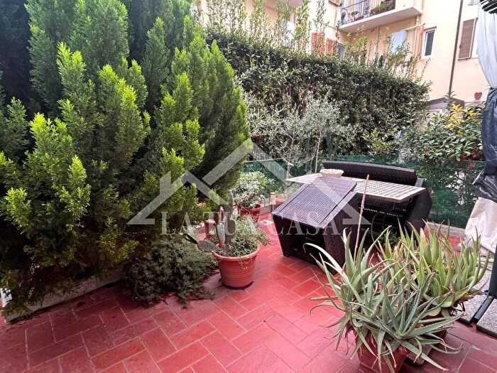 Appartamento con 6 locali in vendita in Piazza Percy Bysshe Shelley, Centro, Viareggio