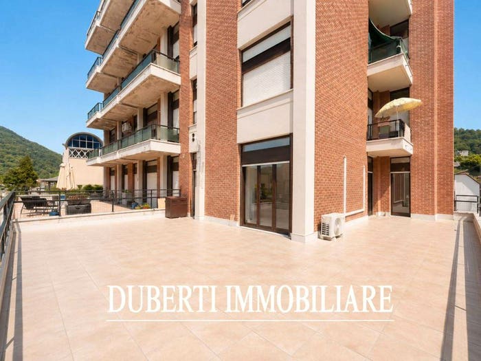 Appartamento trilocale in vendita in Via Malcotti, Centro, Lavena Ponte Tresa