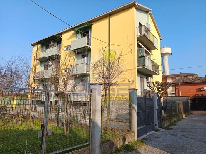 Appartamento quadrilocale in vendita in VIA BRESCIANI, Centro, Sospiro