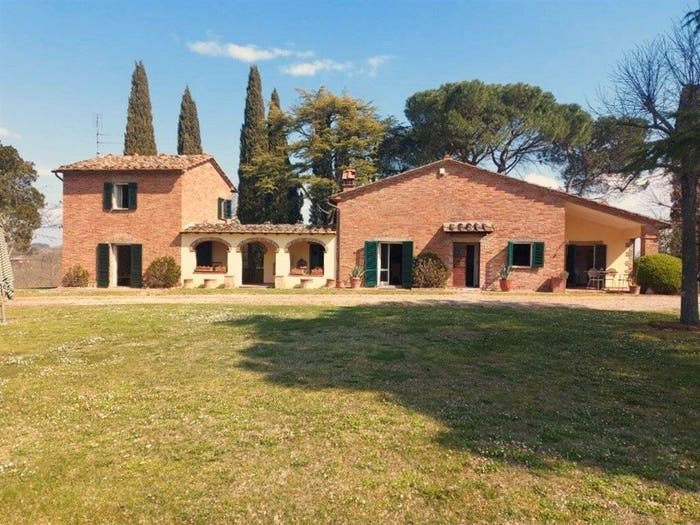 Casa con 6 locali in vendita in Lucignano