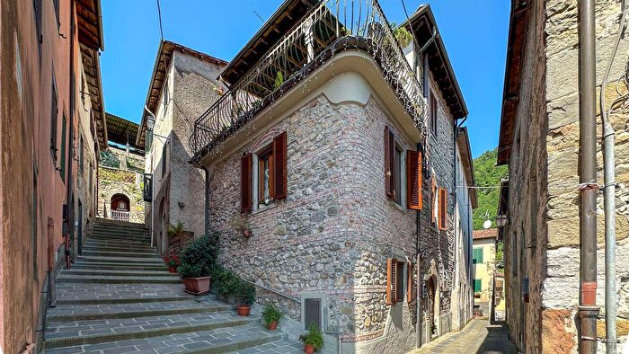 Casa con 5 locali in vendita in Via Colletto, Gallicano
