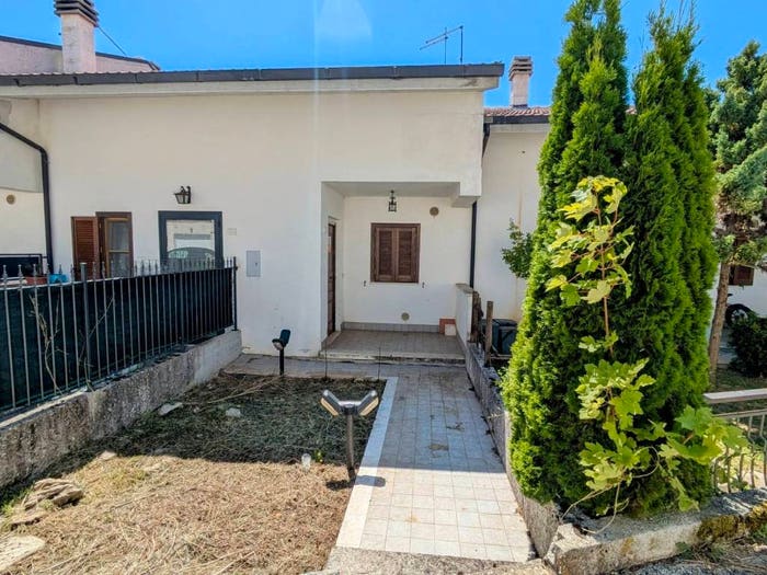 Casa quadrilocale in vendita in Strada Provinciale Montesangrina Terzo Tratto, Vastogirardi