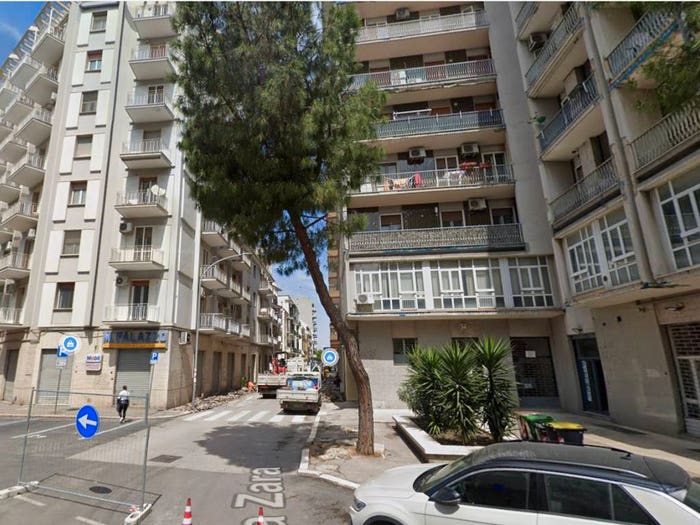 Appartamento con 6 locali in vendita in Piazza Giuseppe Pavoncelli, Stazione, Foggia