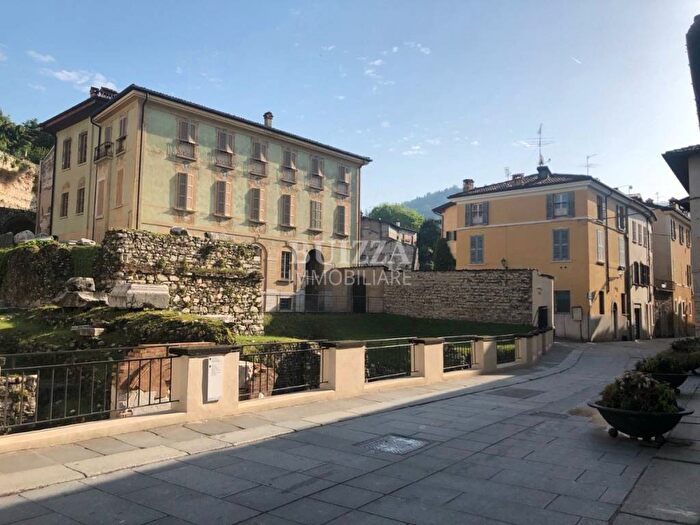 Appartamento trilocale in vendita in Via dei Musei, Castello Via Musei, Brescia