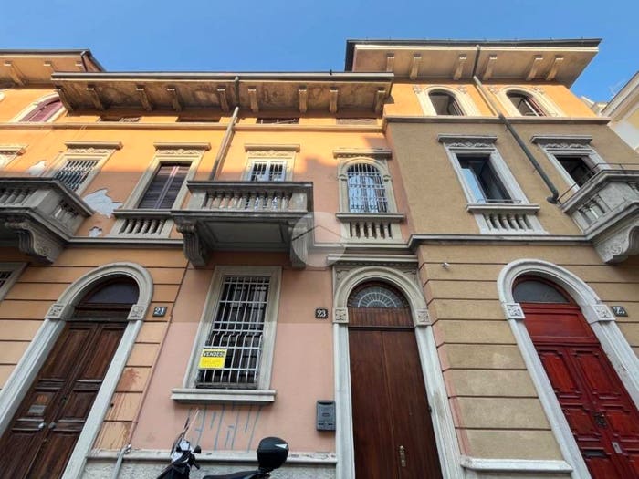 Casa con 6 locali in vendita in Via Giuseppe Compagnoni, Plebisciti Susa, Milano