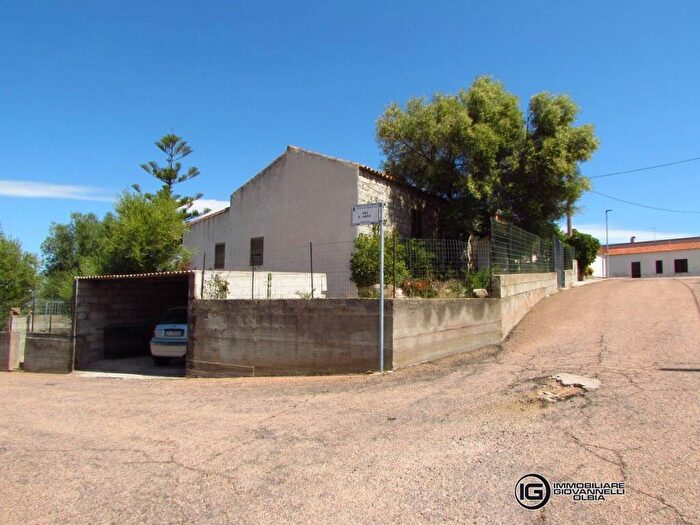 Casa quadrilocale in vendita in Via P Mossa, Enas, Loiri Porto San Paolo