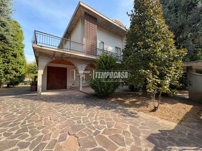 Casa con 6 locali in vendita in Via DELLA COSTITUZIONE A, Centro, San Cesario sul Panaro
