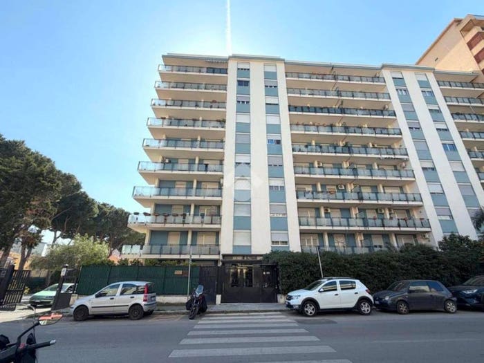 Casa quadrilocale in vendita in Via Degli Emiri, Zisa, Palermo