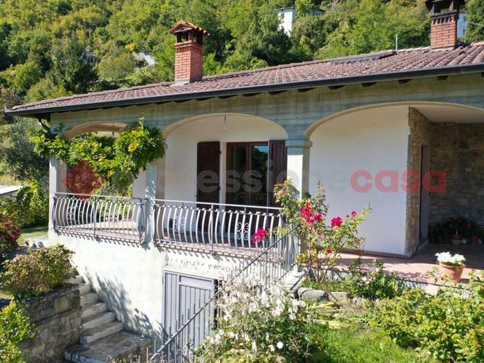 Casa quadrilocale in vendita in Via San Leonardo snc, Piazza al Serchio
