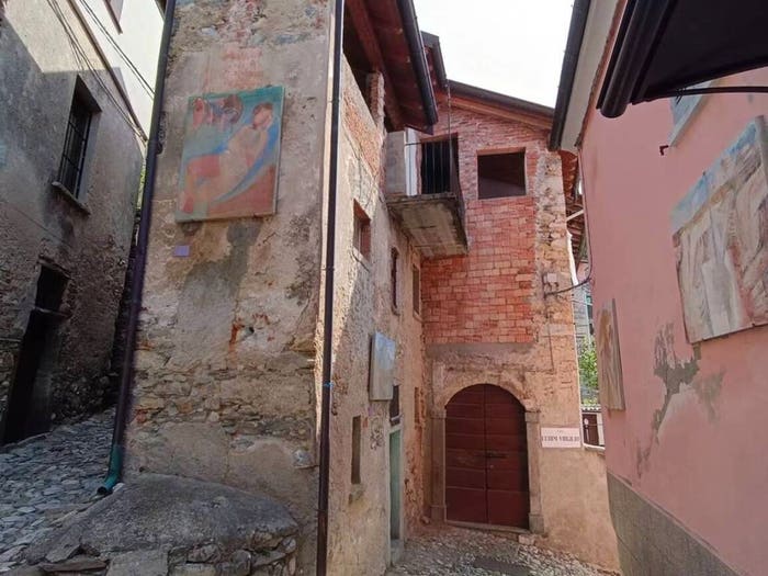 Casa bilocale in vendita in Via Vigna No Number, Arcumeggia, Casalzuigno