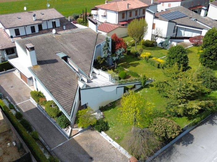Casa con 6 locali in vendita in str castelletto, Centro, Roncoferraro