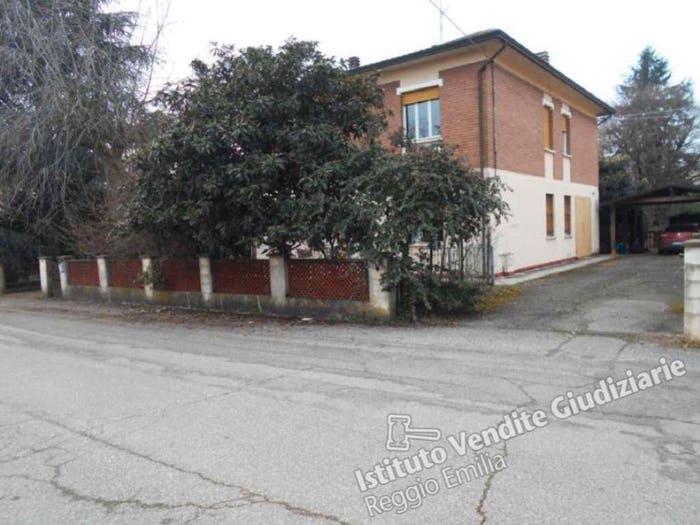 Appartamento con 6 locali in vendita in Via Papa Giovanni XXIII, Praticello, Gattatico