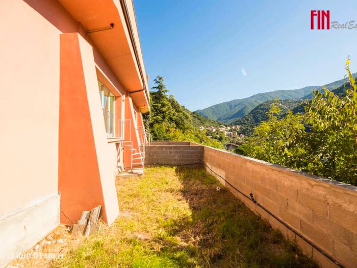 Appartamento bilocale in vendita in Via Tre Pini, Borgoratti, Genova