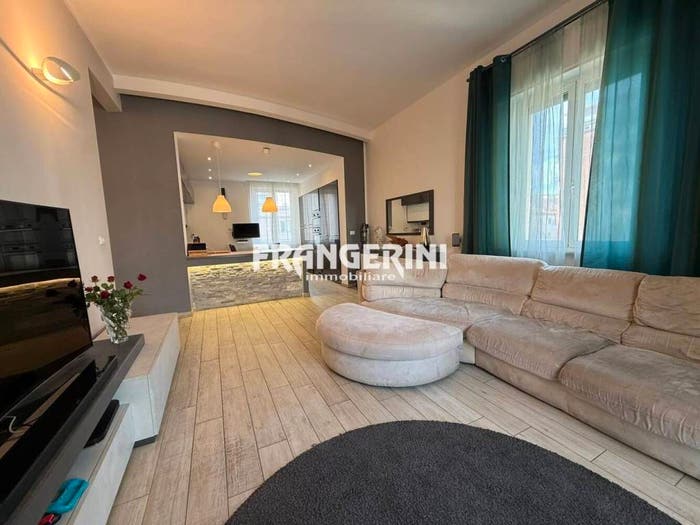 Appartamento con 5 locali in vendita in Via Salvino Salvini, Calzabigi, Livorno