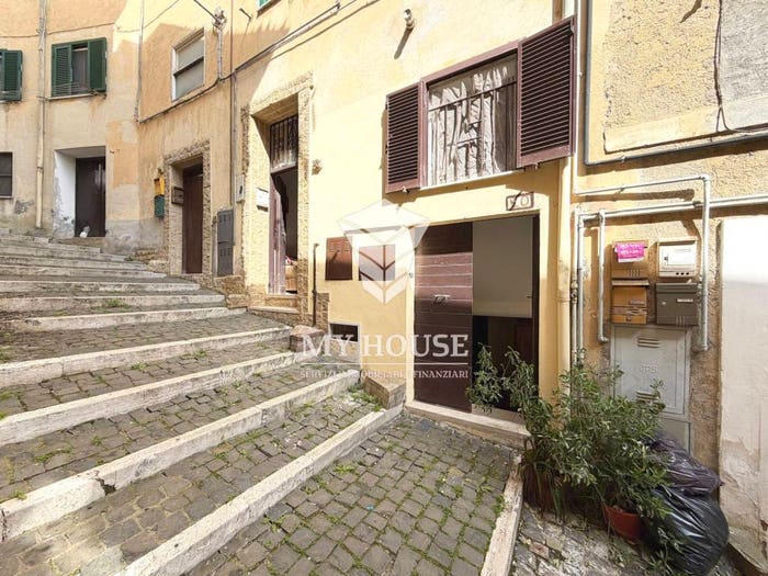 Appartamento quadrilocale in vendita in Via dei Cappuccini, Centro, Palestrina