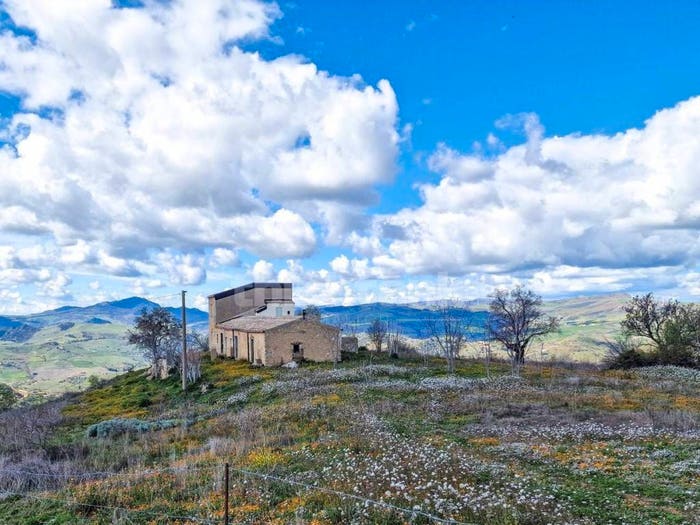 Casa con 6 locali in vendita in contrada pacinosi, Nissoria