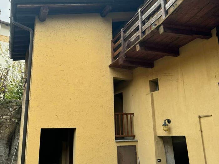 Appartamento trilocale in vendita in VIA LUNATE, Canzo