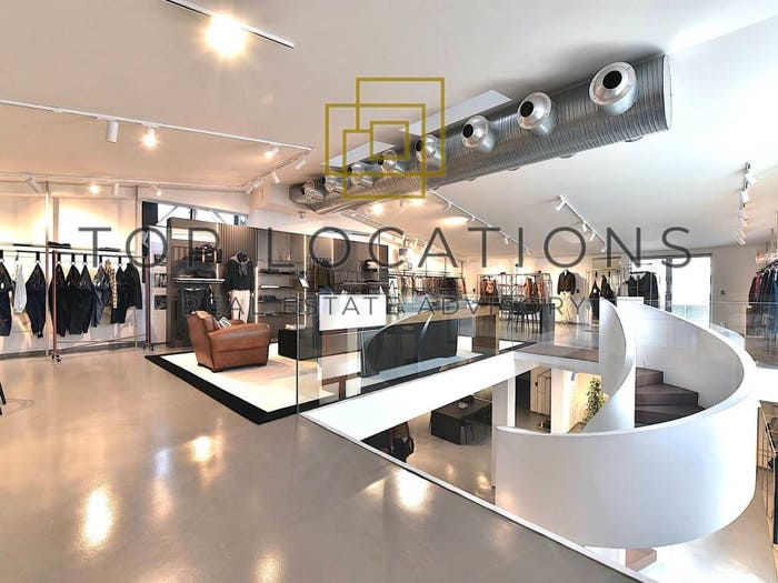 Appartamento con 5 locali in vendita in Via Lodovico il Moro, Barona, Milano