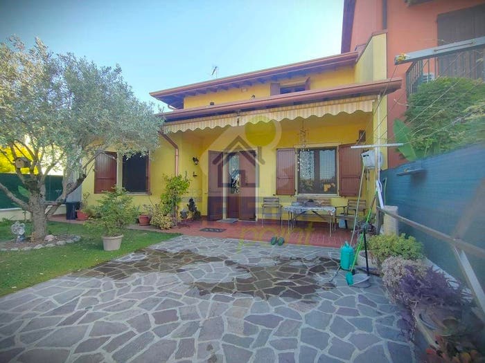 Casa con 5 locali in vendita in VIA GIUSEPPE VERDI, Casteldidone