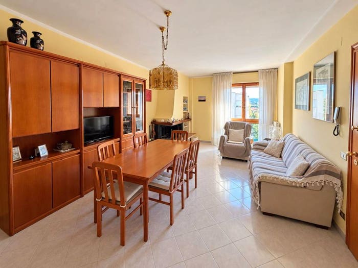 Appartamento con 5 locali in vendita in Via Tevere, Serravalle Tinaia, Empoli