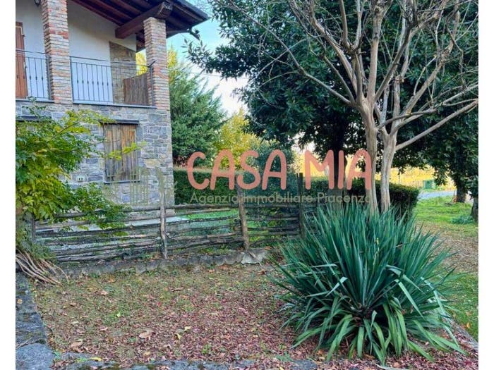 Casa quadrilocale in vendita in località Bozzola, Colli Verdi