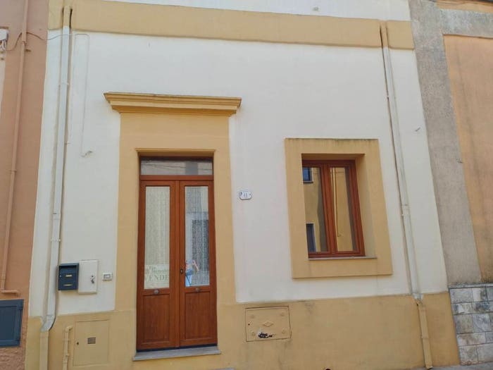 Appartamento con 5 locali in vendita in Via Tripoli, Centro, Guagnano